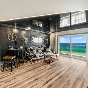 https://the-summit-1107.panamacity-beachhotels.com